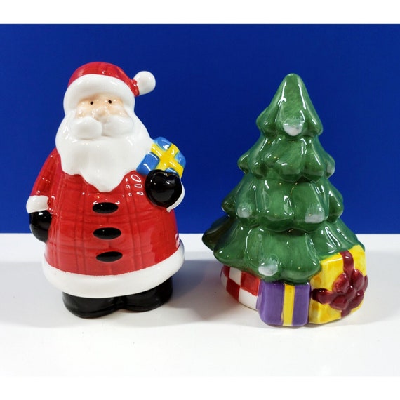 Vintage Ceramic Santa Claus Christmas Tree Gifts Present Salt Pepper Shaker Set