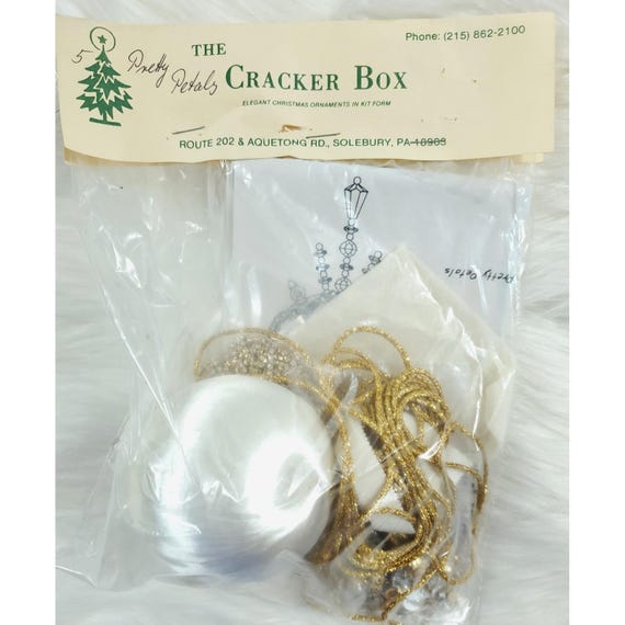 Cracker Box Golden Oldie Ornament Kit Christmas Pretty Petals White NIP Vintage