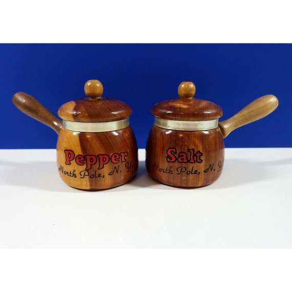 Vintage Souvenir North Pole New York NY Wooden Pot Salt Pepper Shaker Set