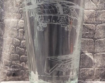 Avengers - The Quinn Jet - Laser Geätztes Nadelglas