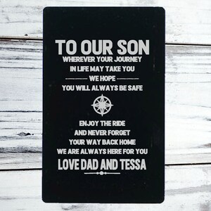 Para nuestro hijo, siempre estamos aquí para usted. Tarjeta de billetera personalizada. Sus nombres en la parte inferior y posterior se pueden grabar con un mensaje personalizado.