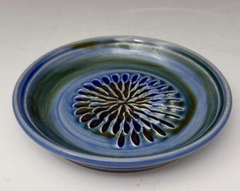 Rallador de cerámica hecho a mano para ajo, jengibre y más – Azul