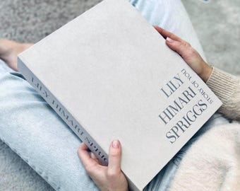 Libro de recuerdos personalizado para bebés: diario y álbum de fotos personalizados para el primer año del bebé.