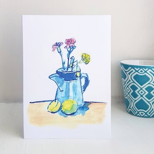 Jarra azul con flores y limones, tarjeta de felicitación de artista de bodegones