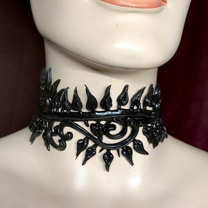 Black Vine Leaf Latex Choker