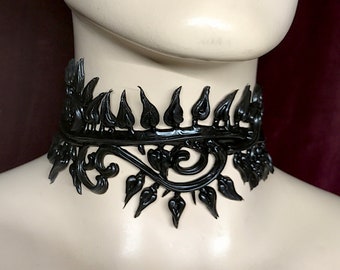 Black Vine Leaf Latex Choker