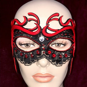Victoria Deep Latex n Lace Mask