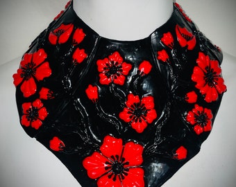 Collar de látex con flor de cerezo (cuello completo)