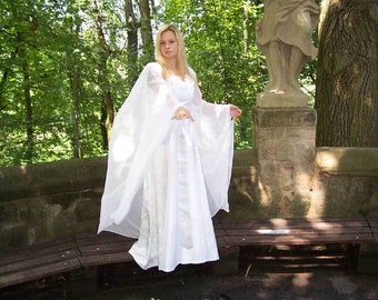 Robe de mariée blanche avec col châle