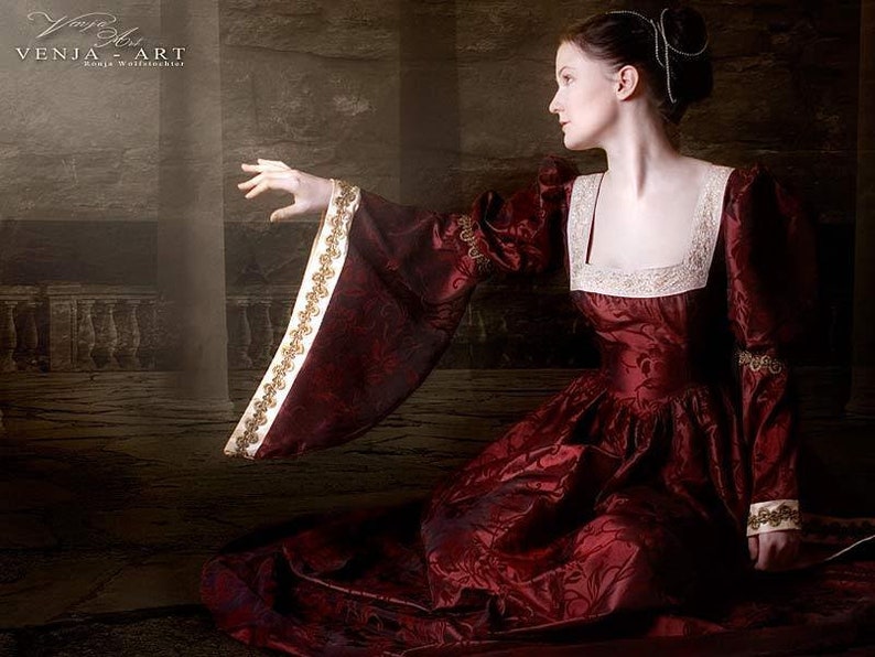 Historic ball gown evening dress Renaissance Red image 1