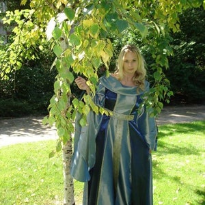 Robe delve médiéval bleue-grise image 4