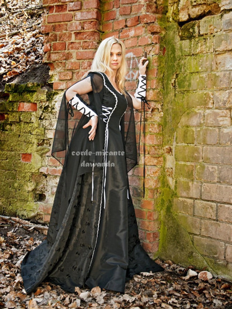 Czarna, gotycka suknia ślubna. zdjęcie 1