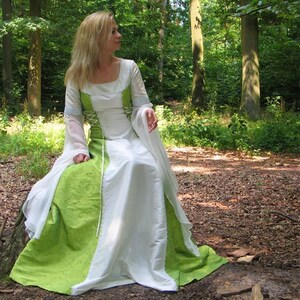 Bridal dress here in green white with chiffon sleeves image 3