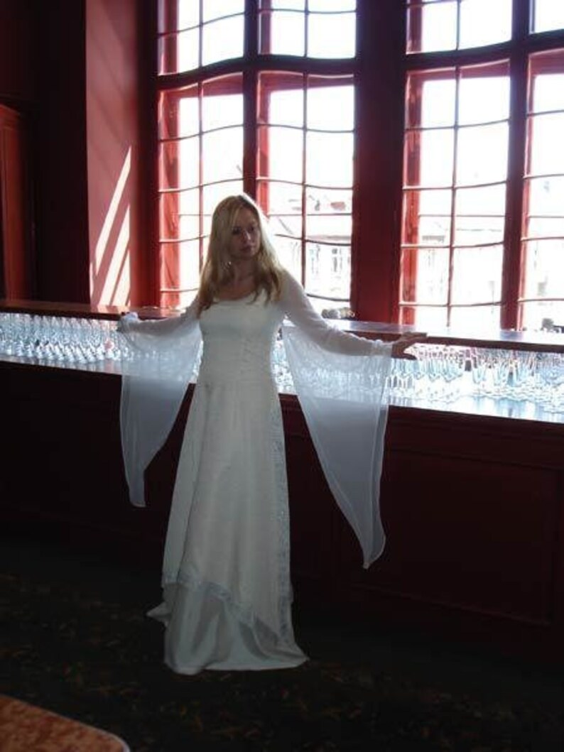 Robe de mariée à laçage latéral image 4