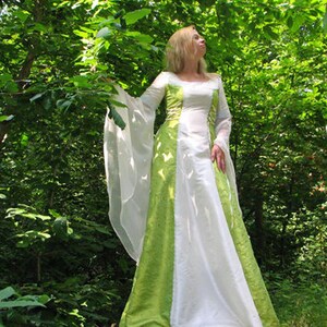 Bridal dress here in green white with chiffon sleeves image 2
