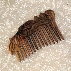 Handmade wooden comb with carving for women / Wide Tooth Comb mom gift oak wood