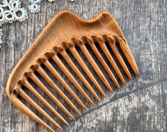 Peine de madera hecho a mano con mariposa tallada. Peine de dientes anchos/peine desenredante.