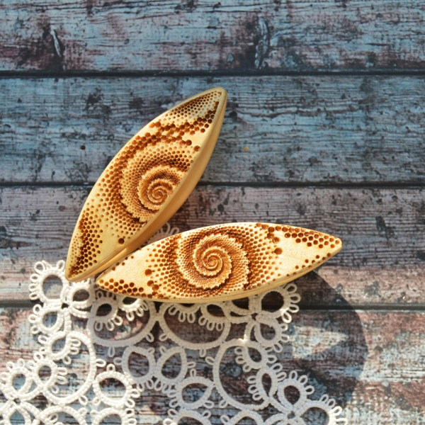 Handmade wood tatting shuttle with carving flowers 3D surface abstract print