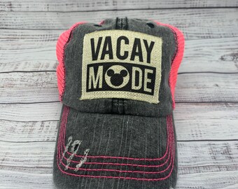 Disney Hat, Vaca mode, mom gear, Minnie, Minnie Mouse, Mickey, Mickey Mouse, Disney, Disney world, vacation, trucker hat, happiest place