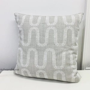 Gray pillow cover Zipper Closure Gray white Euro Shams pillow cover Decorative Throw Pillow. lumbar Slub Canvas Linen look 22x22 24x24 26x26