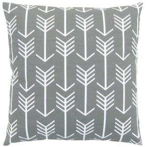 Puede incluir: Cojín gris con un patrón de flechas blancas. Las flechas apuntan hacia la derecha.