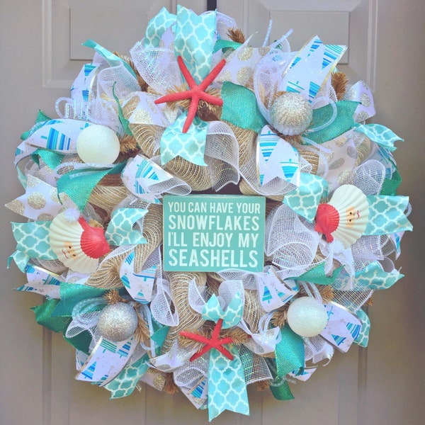Puedes quedarte con tus copos de nieve, yo disfrutaré de mis conchas marinas Corona de malla decorativa de arpillera, corona de conchas marinas, corona de playa, Navidad costera