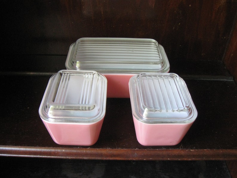 Vintage Flamingo Pink Refridgerator Dish Set With Lids Three Dishes With Glass Lids Clean