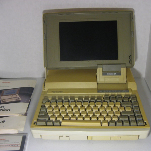 Vintage Toshiba T1600 Personal Computer 1988 Includes Two Booklets and Two Floppy Disks No Power Cord