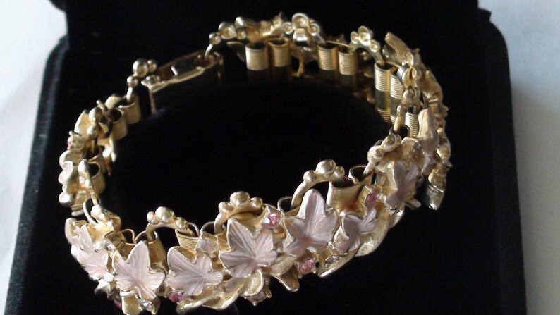 Vintage Unsigned Pink Enamel Leaves Linked Bracelet