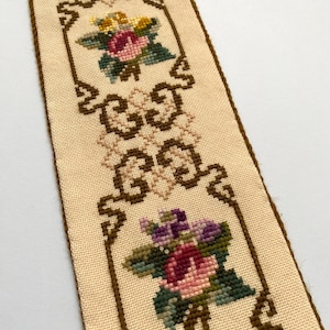 Cross Stitch ROSES Bell Pull Wool VINTAGE Embroidery Wall Hanging Tapestry Needlepoint Bell Pull Cottage Décor