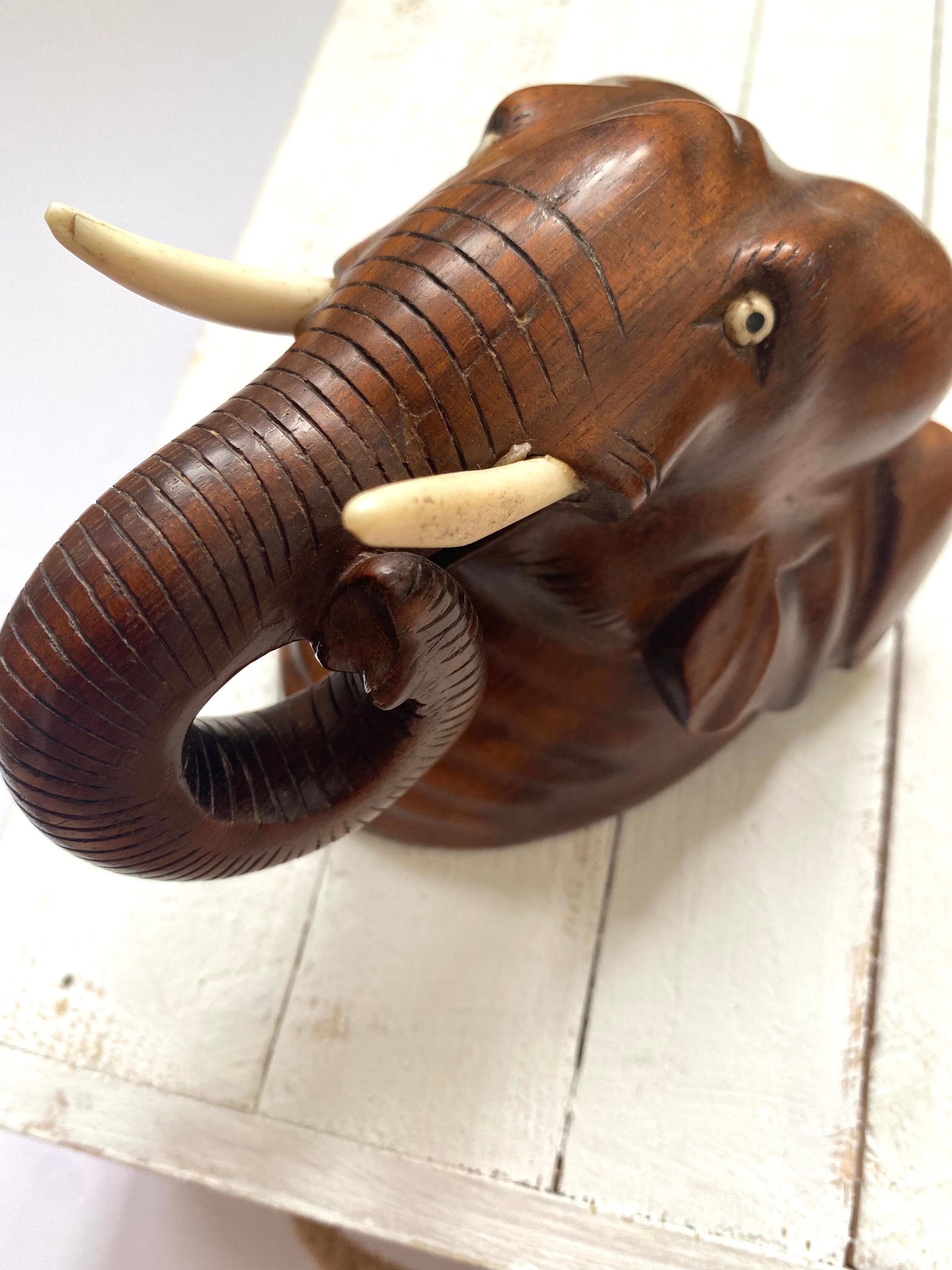 タイ製 手彫り 象 壁掛け木彫アート アジアン 彫刻 雑貨 ヴィンテージ Amazon.co.jp: Land of Simple Treasures 手彫り木製象像 タイ産