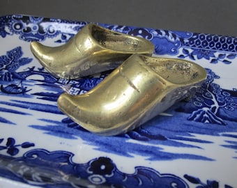 ONE Vintage BRASS CLOG Heavy Brass Shoe Small Shoe Vintage Home Decor Brass Paperweight Holland Souvenir Dutch