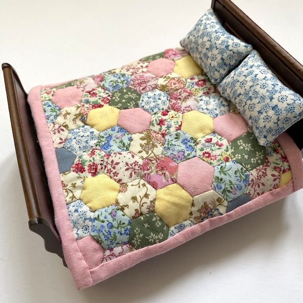 Miniature DOLLHOUSE Dolls House Patchwork Quilt & Two Pillows Pink/Blue 1/2" Hexagons for 12th Scale DOUBLE BED Doll House Bedding Handmade