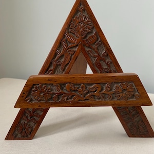 Wooden Easel DISPLAY Stand Plate Stand CARVED WOODEN Plate Stand Picture Stand Vintage Tripod Carved Asian Floral Painting Display Stand