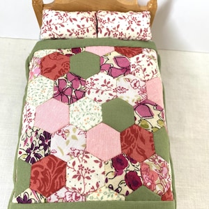 Miniature DOLLHOUSE Patchwork Quilt 1/2&quot; HEXAGONS for 12th Scale Single Bed or Topper for Double Bed Doll House Bedding Handmade Pink Green