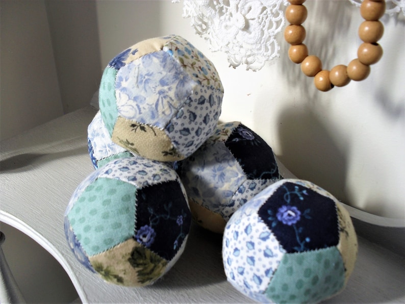 Set SMALL BlueGreen FLORAL Patchwork BALLS Bowl Fillers Handmade Rustic Country Style Home Decor Homespun Fabric Balls x5 Juggling Balls