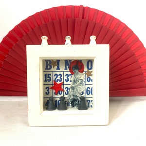 BINGO Original Collage Ensamblaje Obras de arte OOAK Caja Marco Tiza Pintado Marco Vintage Ephemera Bingo Tarjeta Madera GamePiezas Estrella Colgar/Stand