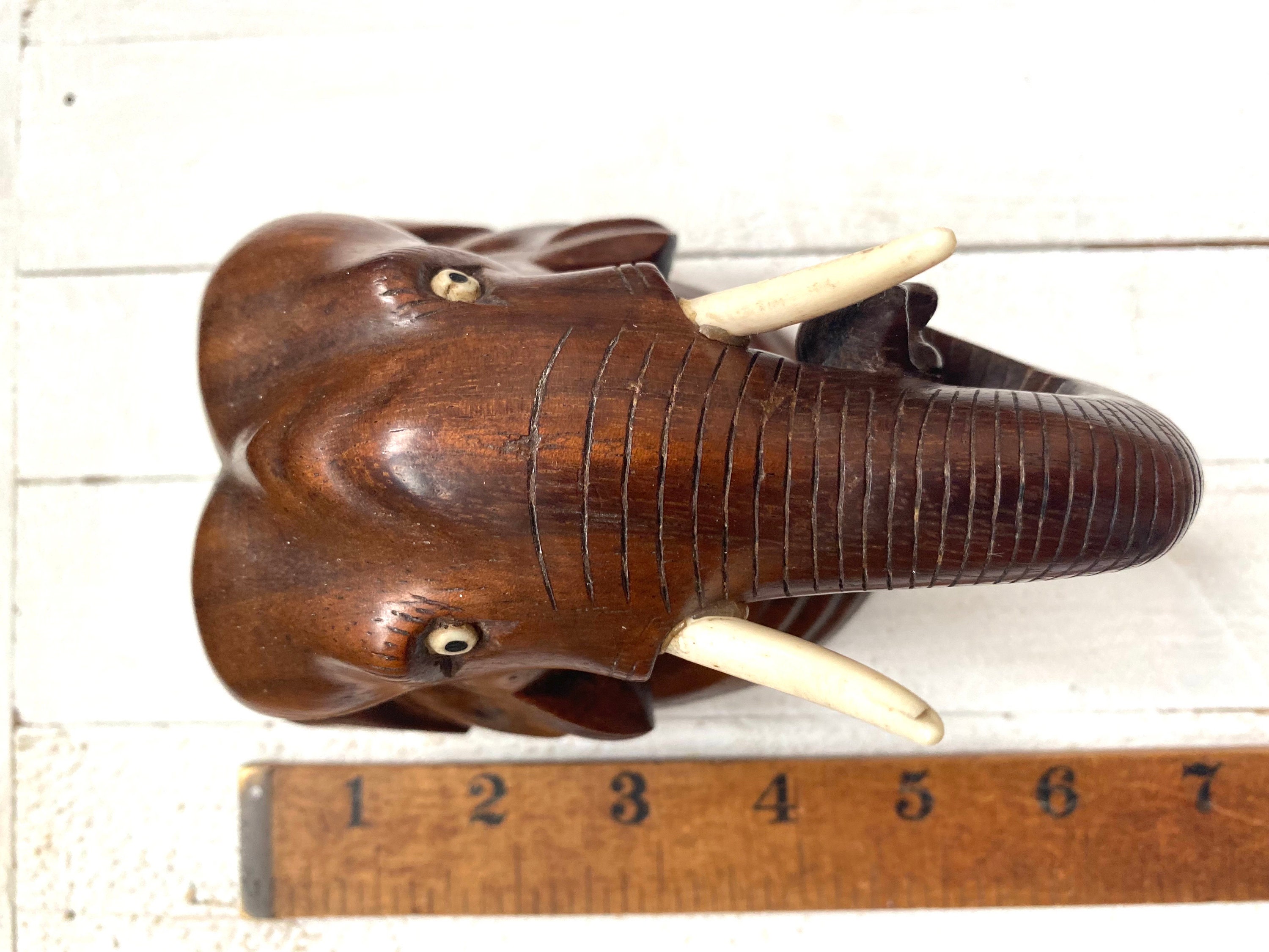 タイ製 手彫り 象 壁掛け木彫アート アジアン 彫刻 雑貨 ヴィンテージ タイの木製象の彫刻 - 東南アジアの壁飾り