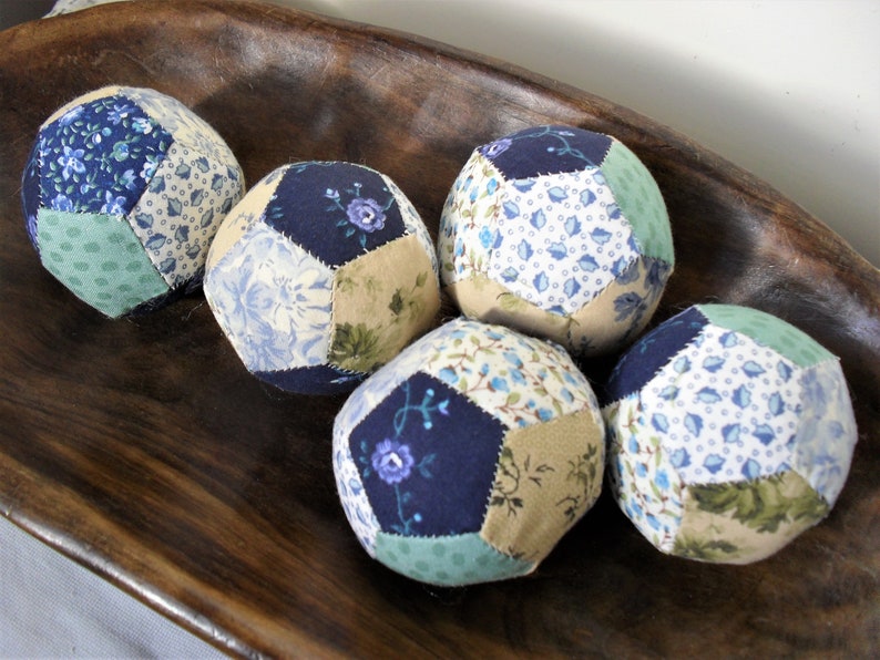 Set SMALL BlueGreen FLORAL Patchwork BALLS Bowl Fillers Handmade Rustic Country Style Home Decor Homespun Fabric Balls x5 Juggling Balls