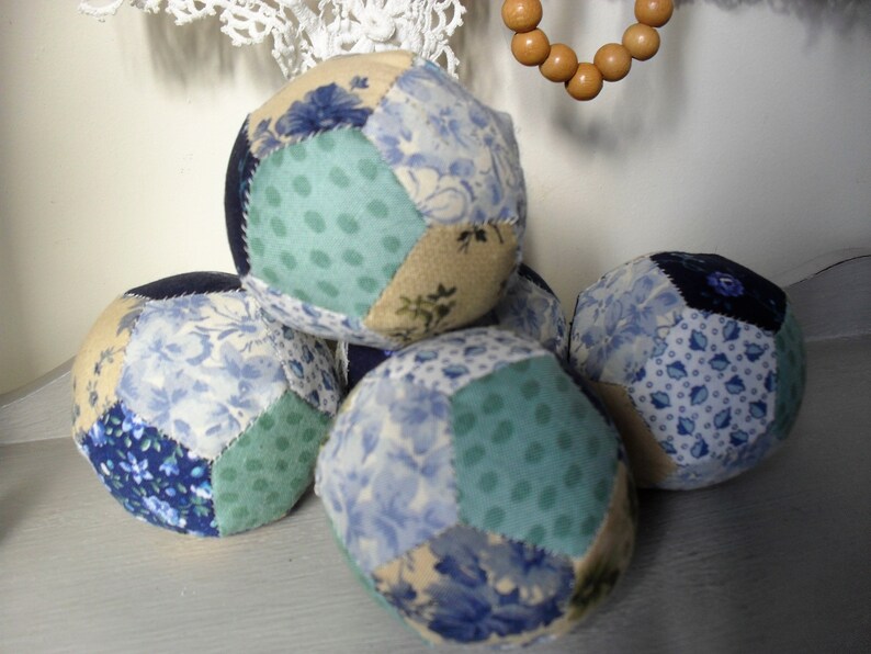 Set SMALL BlueGreen FLORAL Patchwork BALLS Bowl Fillers Handmade Rustic Country Style Home Decor Homespun Fabric Balls x5 Juggling Balls