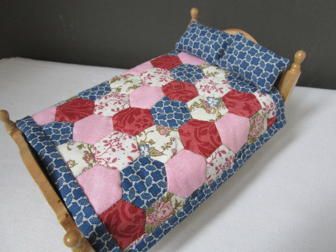 Miniature DOLLHOUSE Patchwork Quilt 1/2 HEXAGONS for 12th Scale Single