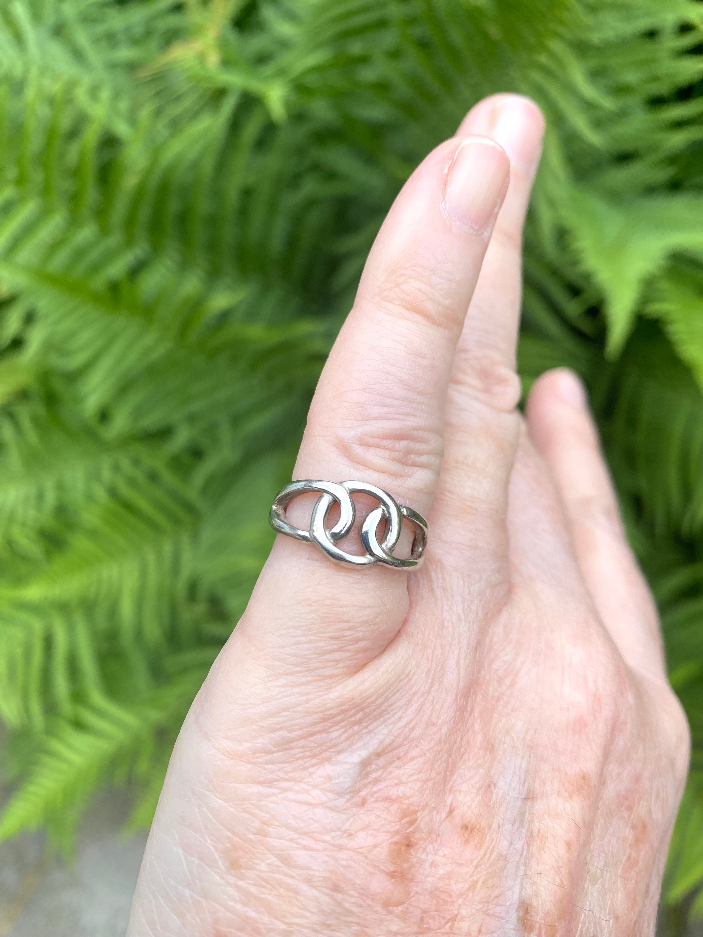 KIT HEATH Designer Sterling Silver CELTIC Circle Ring
