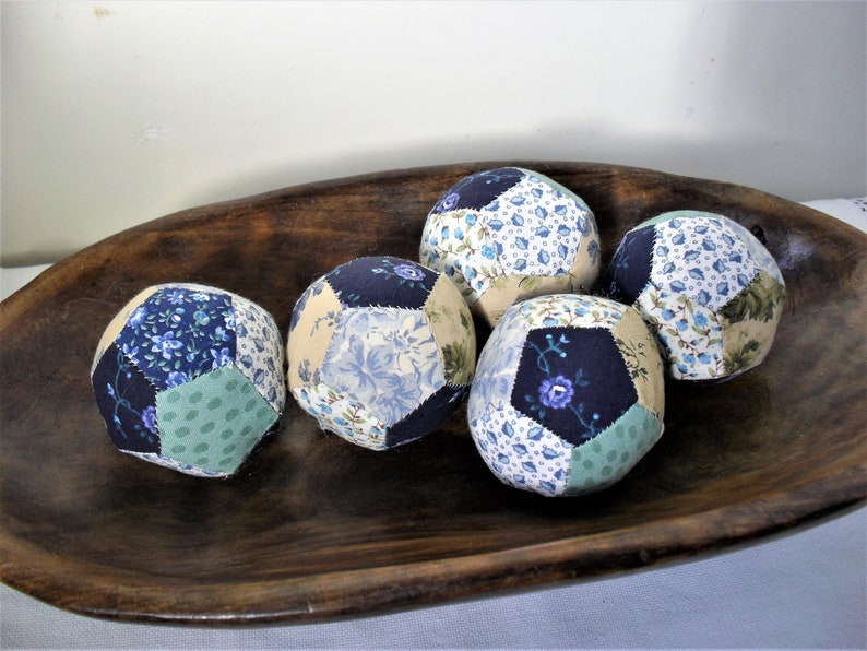 Set SMALL BlueGreen FLORAL Patchwork BALLS Bowl Fillers Handmade Rustic Country Style Home Decor Homespun Fabric Balls x5 Juggling Balls