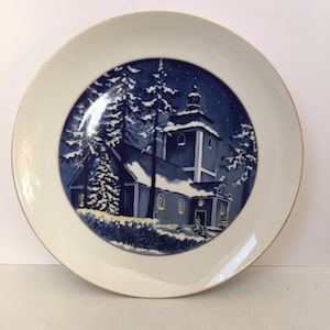 HOCHST DECOR &#39;WEIHNACHTEN 1991&#39; Christmas Plate with Snow Laden Church Christmas Eve Plate Collector&#39;s Wall Plate Blue & White Porcelain