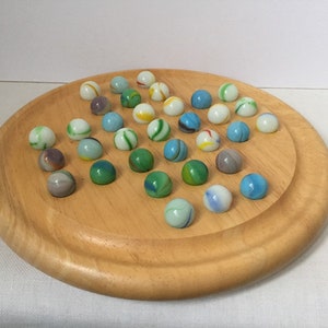 VINTAGE WOOD SOLITAIRE BOARD GAME SET WITH 33 GLASS MARBLES PRE-OWNED