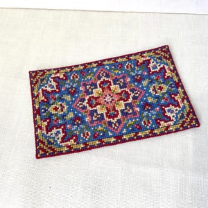 Handmade Vintage Needlework DOLLHOUSE PETIT POINT Rug Completed Dolls House Miniature Carpet Rug Dollhouse Decor 11.5 cm x 7cm Cross Stitch