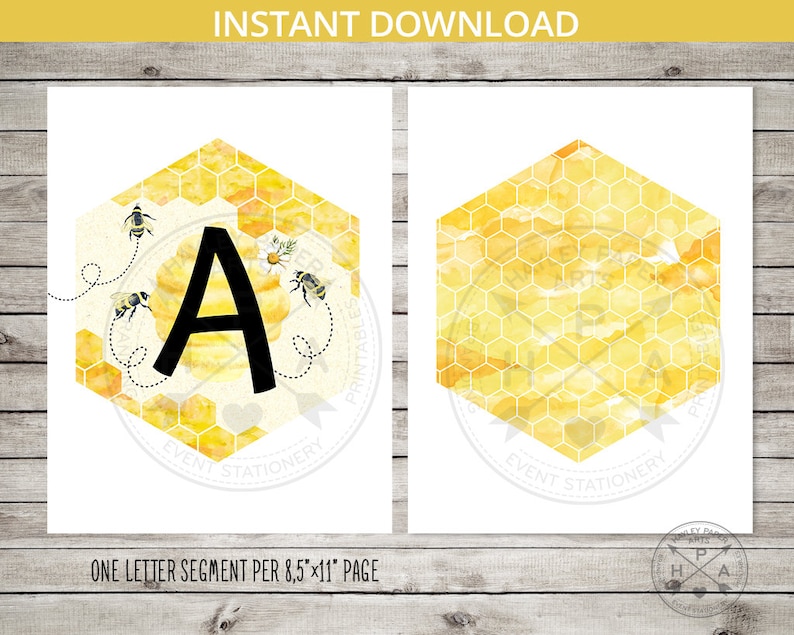 K&ouml;nnte beinhalten: Zwei druckbare Designs zum Thema Bienen. Eines zeigt den schwarzen Buchstaben "A" in einer gelben Wabenform, mit Bienen und einer G&auml;nsebl&uuml;mchen. Das andere ist ein gelbes Wabenmuster. Der Text lautet "SOFORT-DOWNLOAD" und "ONE LETTER SEGMENT PER 8,5"x11" PAGE".