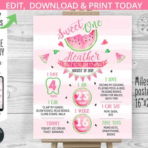 Pu&ograve; includere: Un poster rosa e verde con tema di anguria per segnare i traguardi raggiunti. Il poster presenta un'illustrazione di anguria, il nome "Heather" e dettagli sul primo compleanno del bambino, tra cui l'et&agrave;, l'altezza, il peso e i traguardi raggiunti. Il testo "Sweet One" &egrave; in cima al poster.