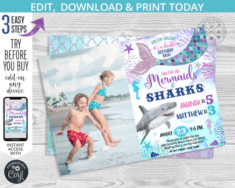 Może przedstawiać: Zaproszenie na urodziny w stylu syren i rekin&oacute;w ze zdjęciem dwojga dzieci na plaży. Zaproszenie zawiera napis "Calling all Mermaids & Sharks" oraz imiona Amanda i Matthew wraz z ich wiekiem. Zaproszenie dotyczy podw&oacute;jnego przyjęcia urodzinowego 23 sierpnia w godzinach 16:00-18:00.