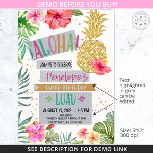 Op de afbeelding: Een printbare uitnodiging voor een luau-thema verjaardagsfeest. De uitnodiging heeft een ananas met gouden glitter, tropische bloemen en de tekst "Aloha!" in kleurrijke letters. De tekst "Doe mee met het vieren van Penelope's derde verjaardag Luau" is ook inbegrepen, samen met de datum en tijd van het feest. De uitnodiging is 5 inch bij 7 inch en 300 dpi.